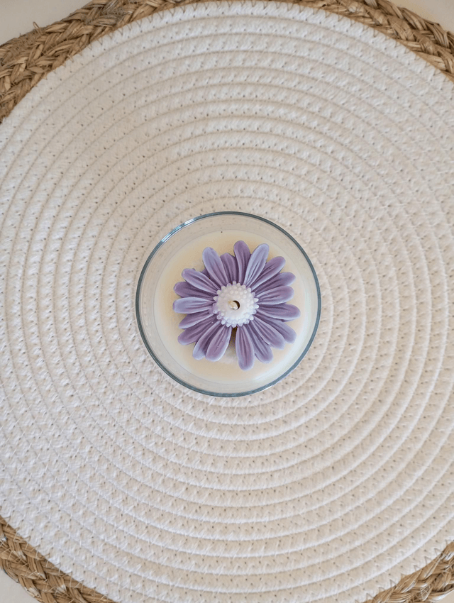 Bougie Fleur Marguerite | Violet poudré 